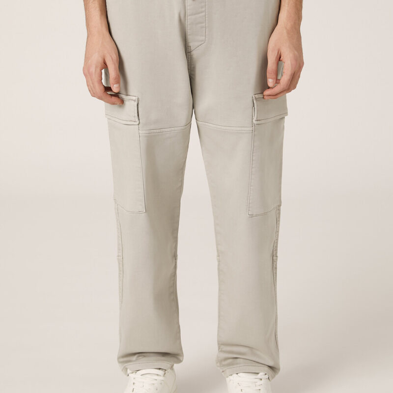 PANTALÓN JOGGER CON MAXI BOLSILLOS Y GOMA Y CORDON EN LA CINTURA STONE