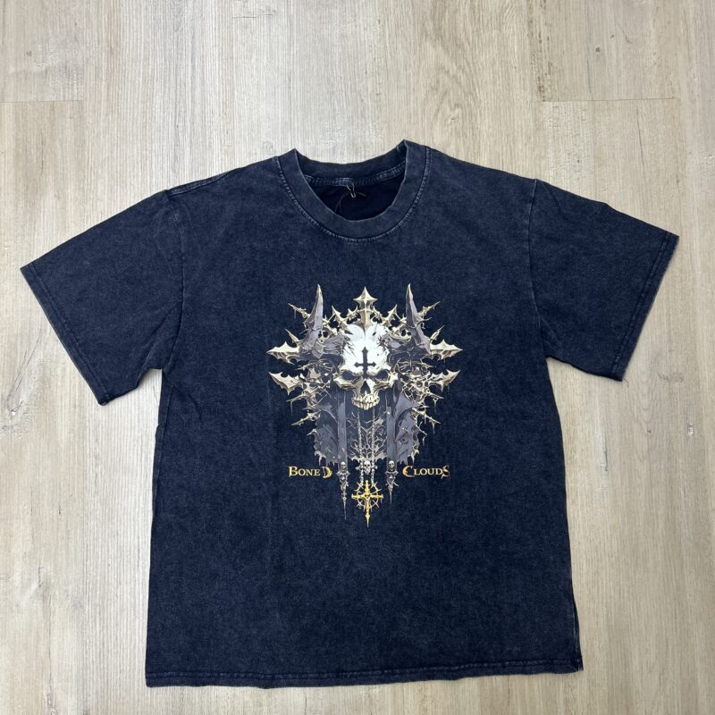 CAMISETA NEGRA DESGASTADA ESTAMPADO CALAVERA GÓTICA