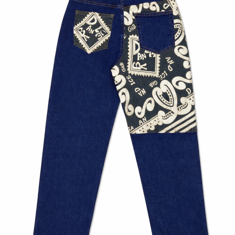PANTALÓN DENIM LOOSE FIT CON PINTURA GRÁFICA