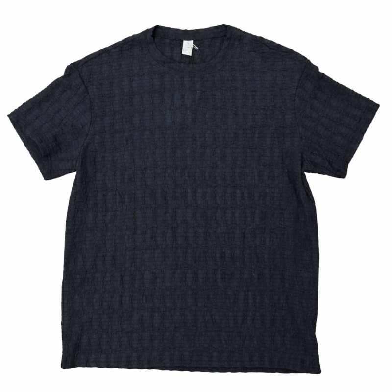 CAMISETA NEGRA CON TEXTURA