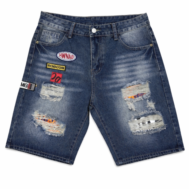 BERMUDA DENIM CON MOTIVOS DE PARCHES REGULAR FIT