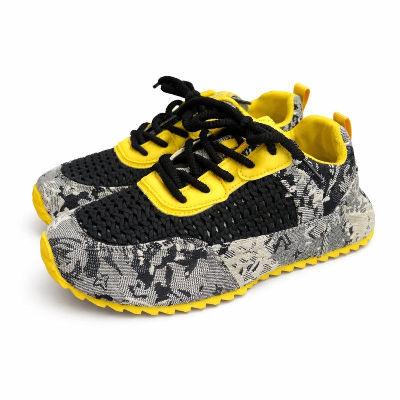 SNEAKER NEGRA COMBINADA CON AMARILLO Y REJILLA