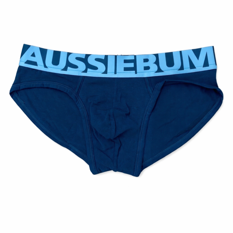 AUSSIEBUM BRIEF AZUL CON LETRAS CELESTE