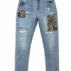 PANTALÓN LIGHT DENIM CON PARCHES OSO DE PELUCHE Y CONTRASTE EN LOS BOLSILLOS TRASEROS SLIM FIT