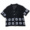 CAMISA MANGA CORTA NEGRA CON DETALLES EN MANGAS Y PARTE BAJA